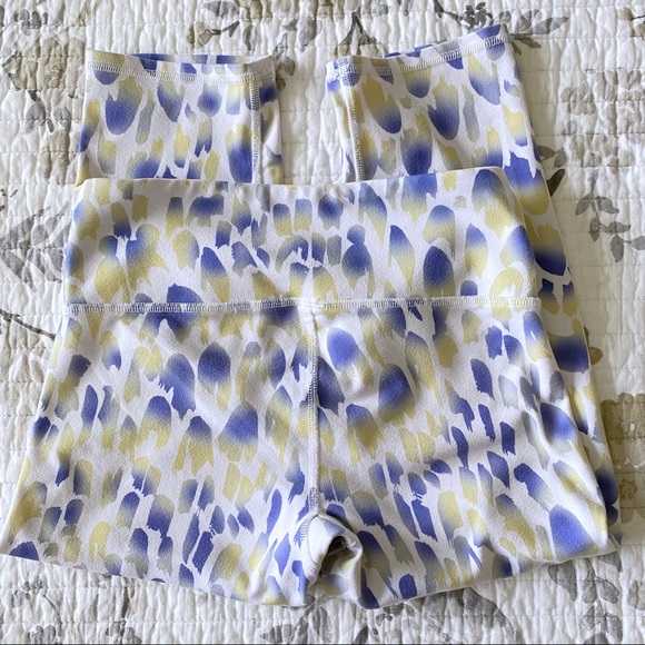 Alo Yoga Spark Cheetah Cropped Leggings • XS - Picture 4 of 6